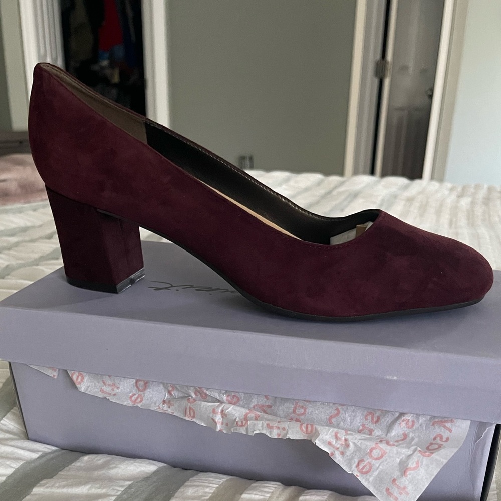 NWB Easy Spirit Rubie Pump - Size 11 WIDE